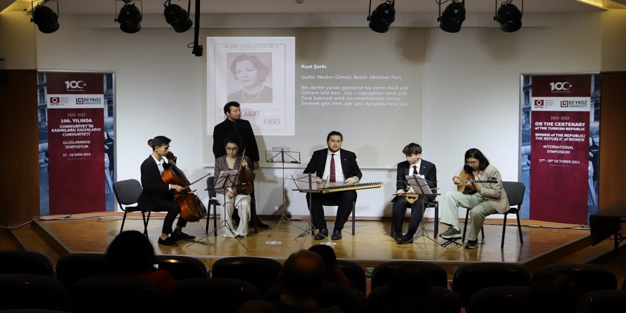 Cumhuriyetin 100'üncü Yılına Özel Kadınların 100 Yıllık Tarihi Ve Bugünü Konuşuldu