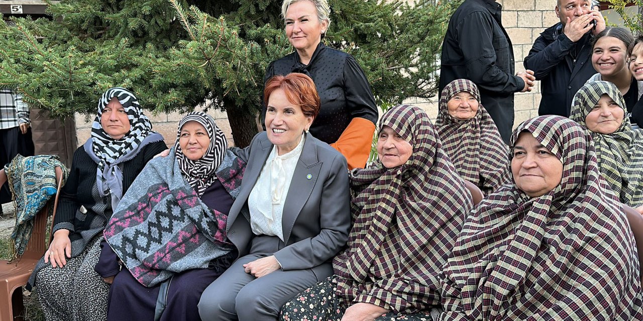 Akşener: Bu Ülkeyi Yönetebileceğimizi Belediye Başkanlarıyla İspat Edeceğiz