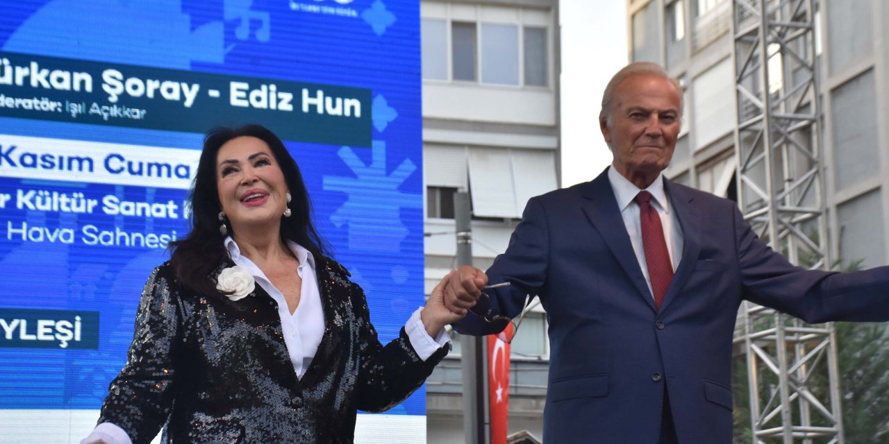 Türkan Şoray Ve Ediz Hun, İzmirlilerle Buluştu