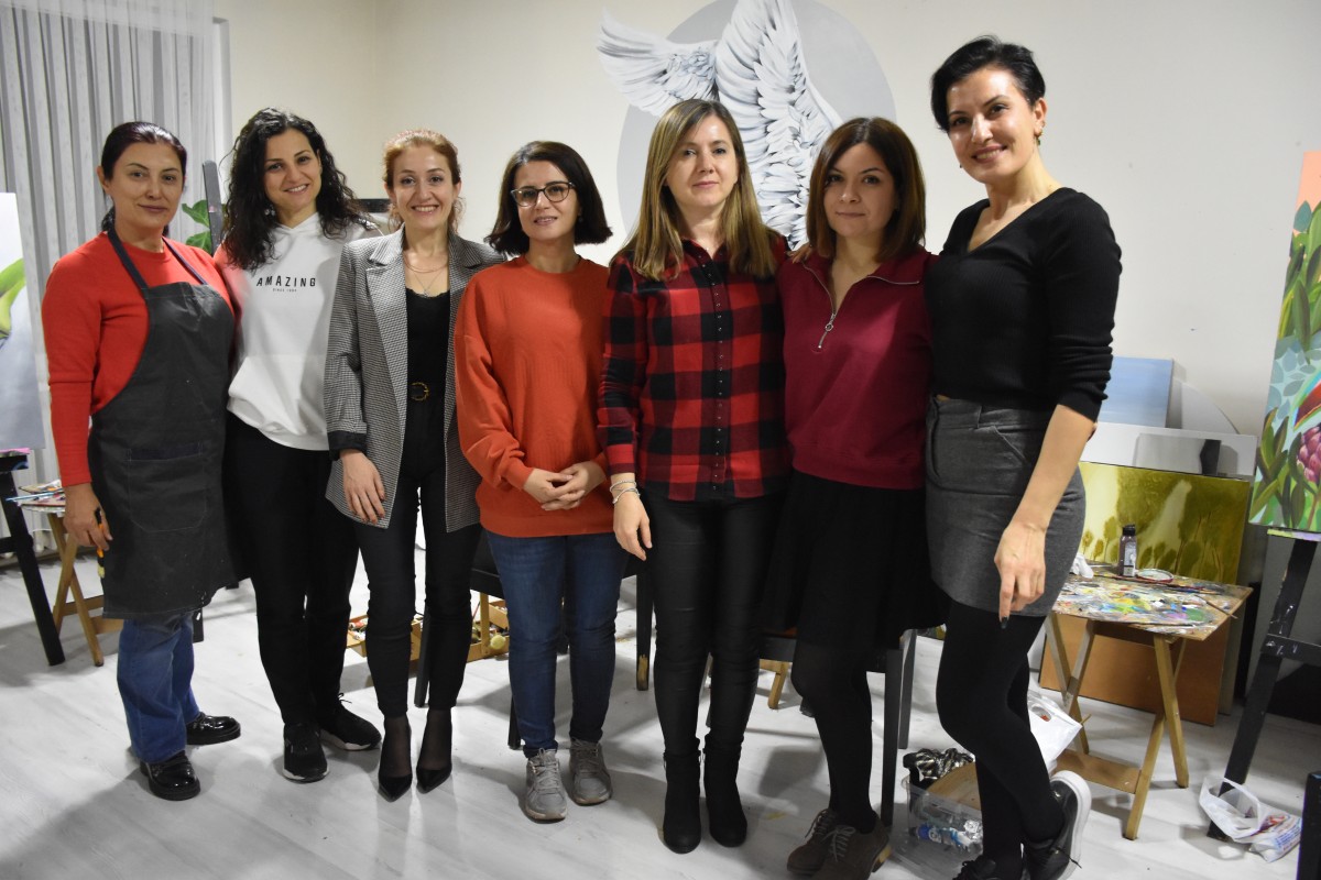 Resim eğitimi alan doktorlar 14 Mart Tıp Bayramı'nda eserlerini sergileyecek