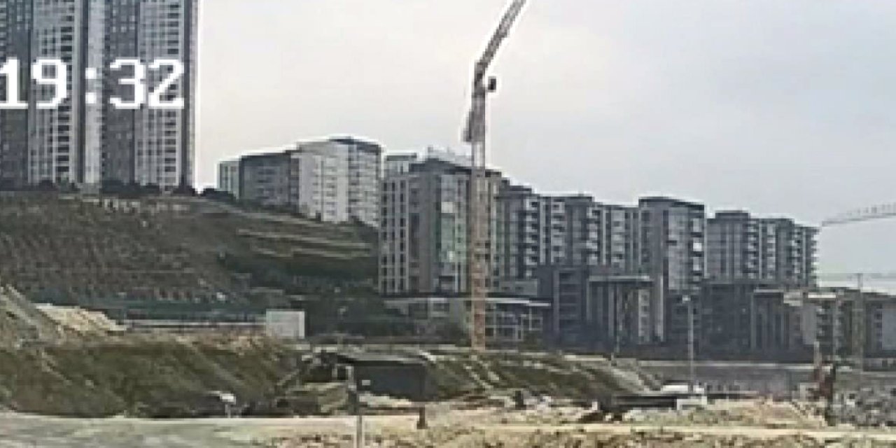 Küçükçekmece'de Kule Vinç Kırıldı; Operatör Şans Eseri Kurtuldu