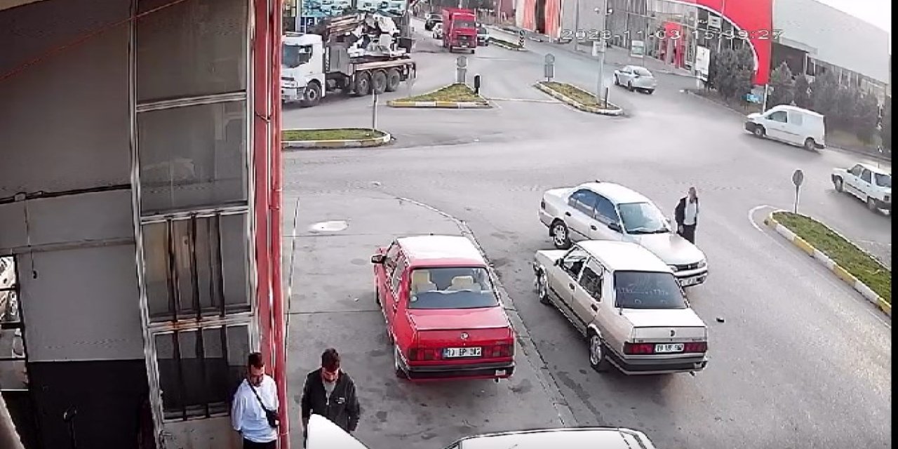 Arızalı Otomobili İterken İçinde 15 Bin Tl Olan Cüzdanını Düşürdü