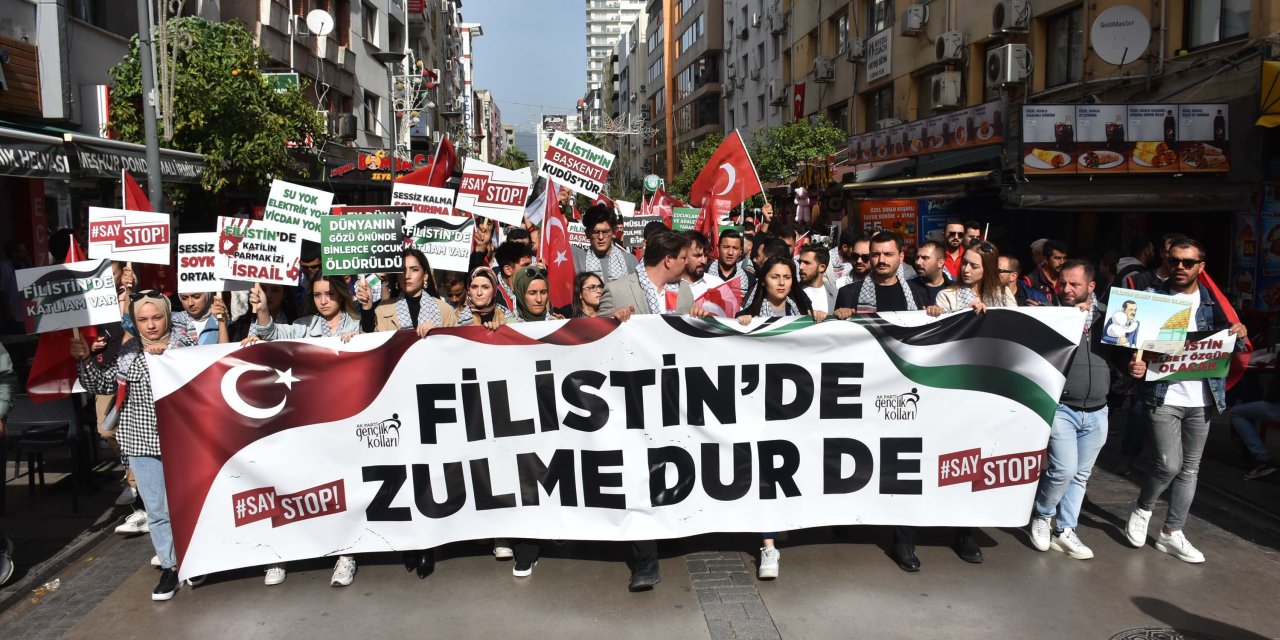İzmir'de, Ak Parti'li Gençlerden 'Filistin Yürüyüşü'