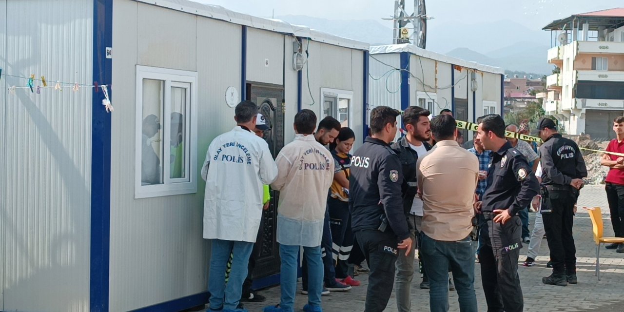 Öğretmen, Yalnız Yaşadığı Konteynerde Ölü Bulundu