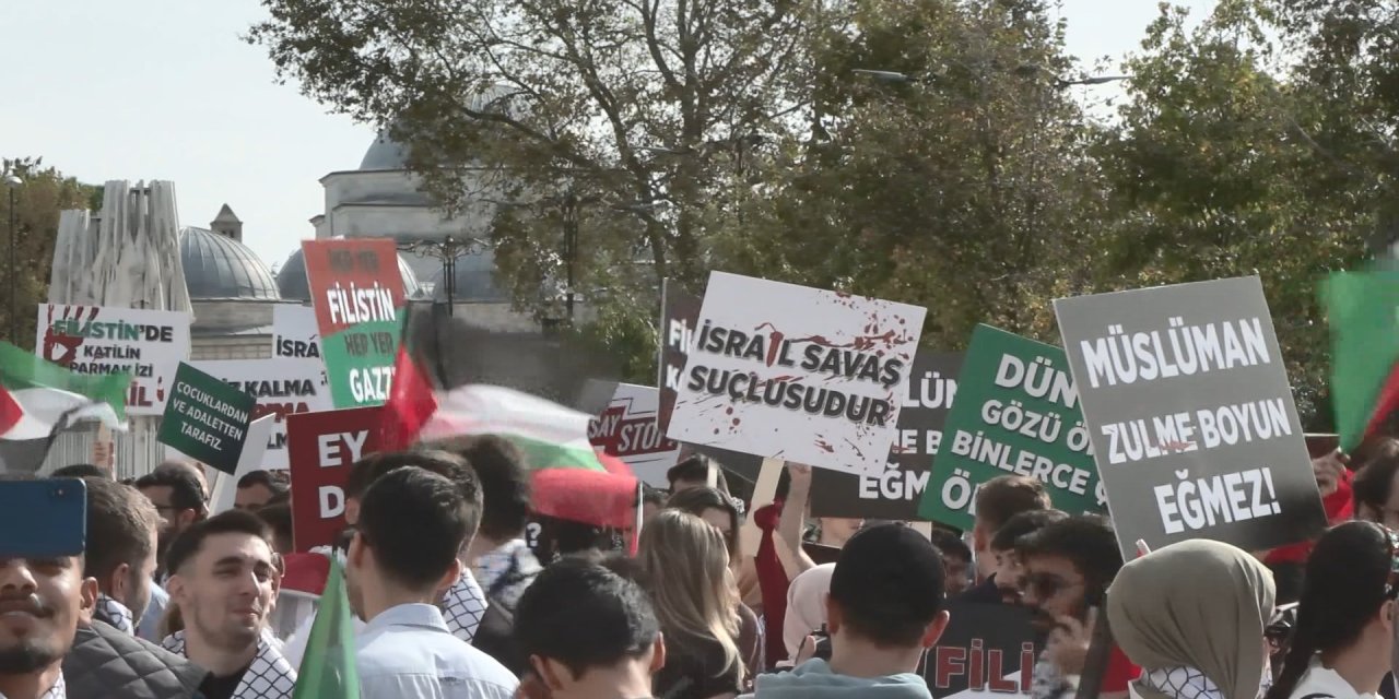 Ak Parti İstanbul Gençlik Kolları Gazze İçin Yürüdü