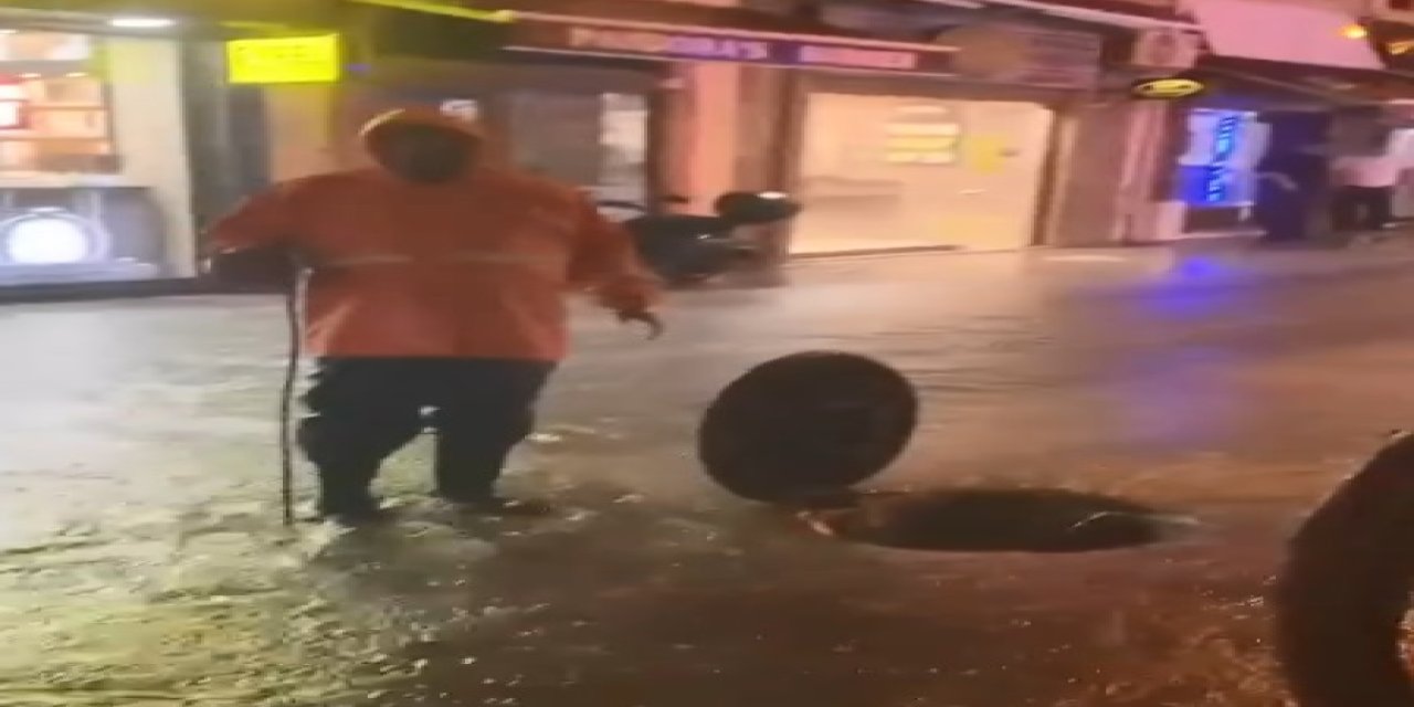 Çanakkale'de Sağanak; Cadde Ve Sokaklar Suyla Doldu