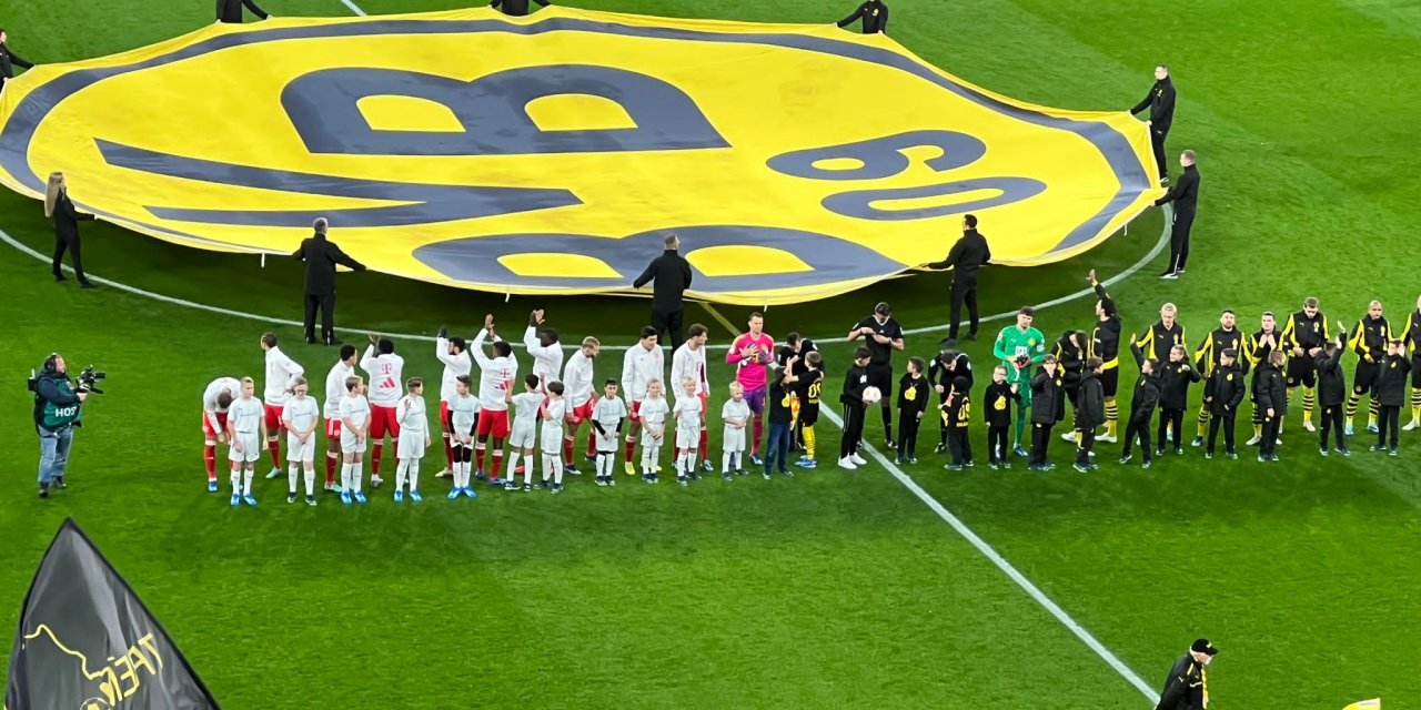 Filistin'e Destek Veren Mazraoui, Dortmund'a Karşı Forma Giydi