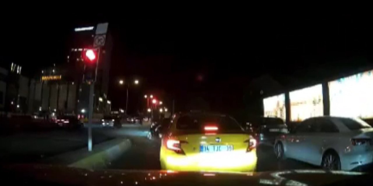 Ataşehir'de İki Motosikletin Çarpıştığı Kaza Kamerada