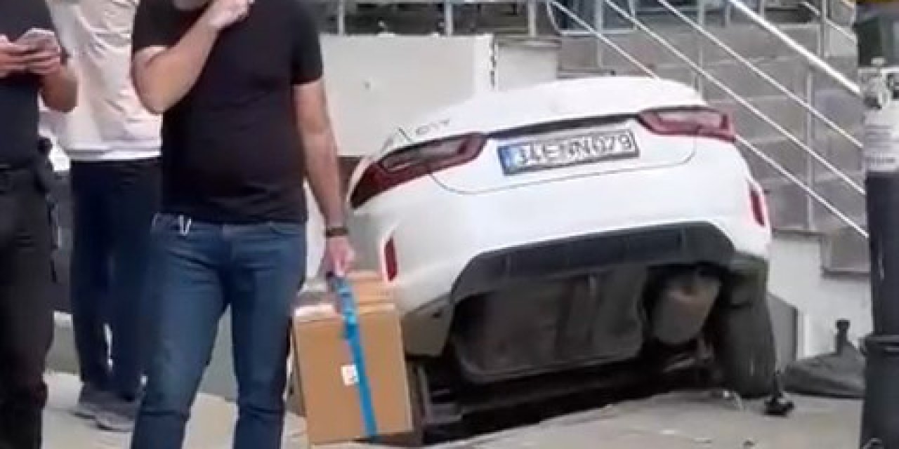 Çekmeköy'de Otomobilin Cipe Çarptığı Anlar Kamerada