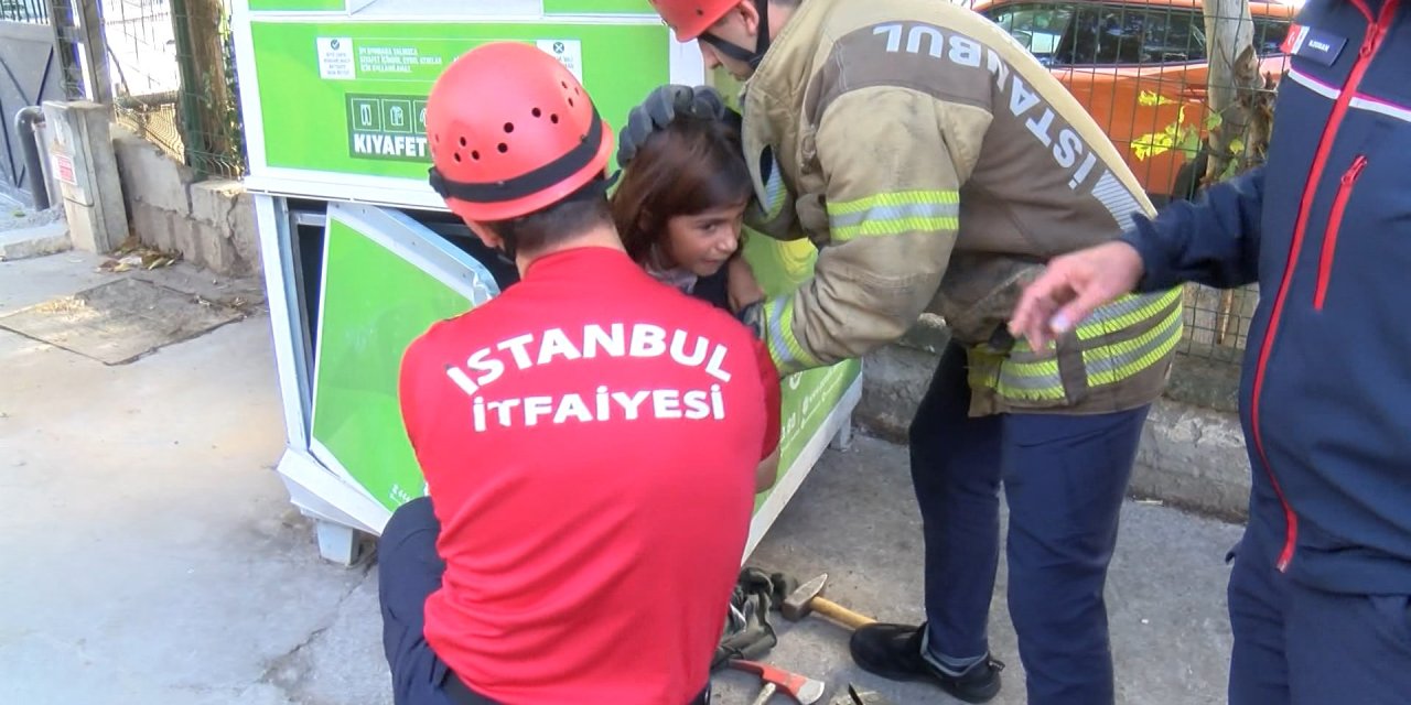 Pendik'te Giysi Kumbarasında Mahsur Kalan Çocuğu İtfaiye Kurtardı
