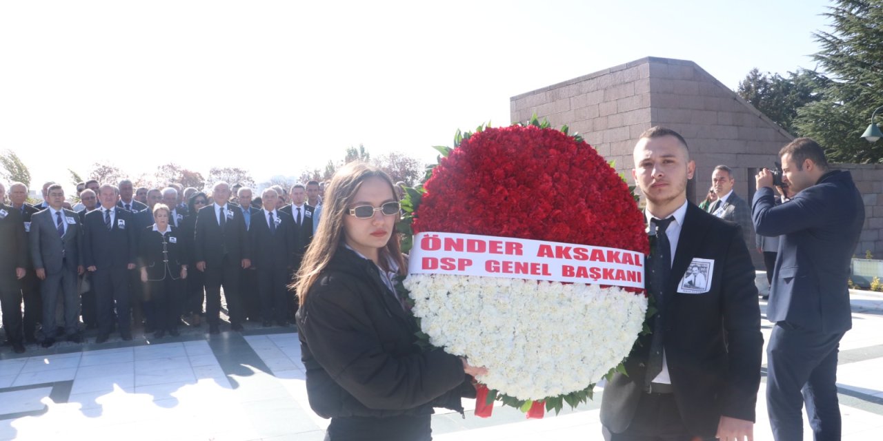 Bülent Ecevit, 17'nci Ölüm Yıl Dönümünde Mezarı Başında Anıldı