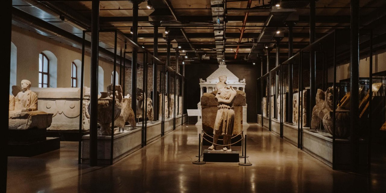 İzmir, Festival Bayrağını Antalya'ya Devretti