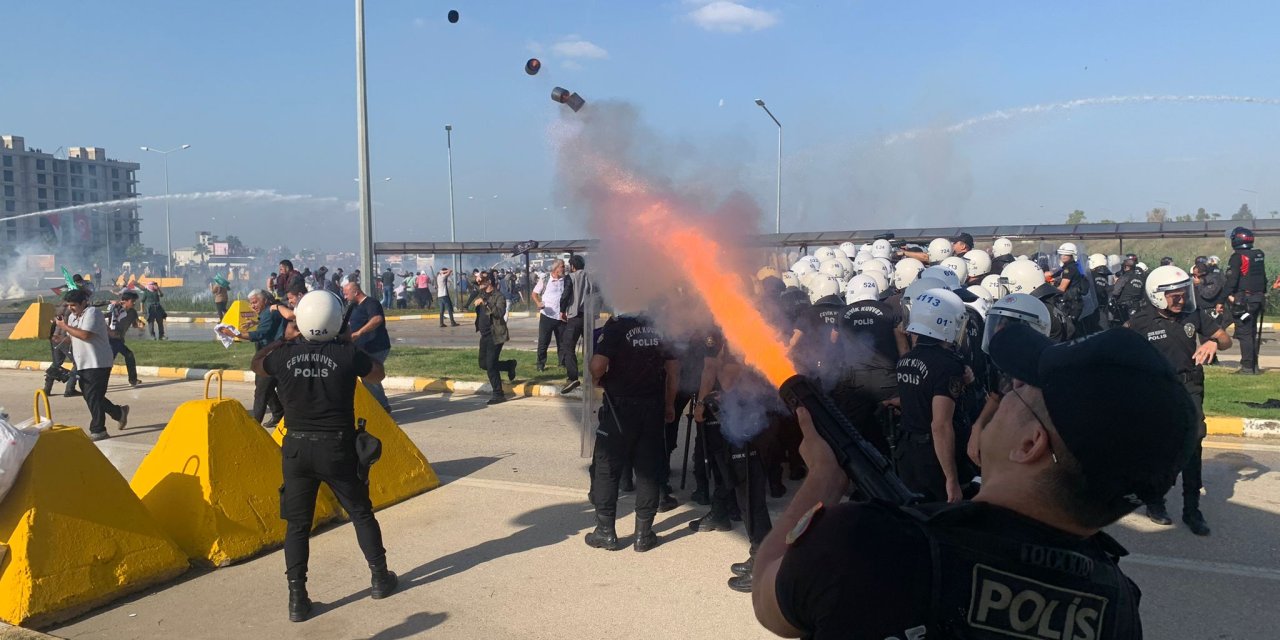 İncirlik Hava Üssü'ne Girmeye Çalışan Protestoculara Polis Müdahalesi