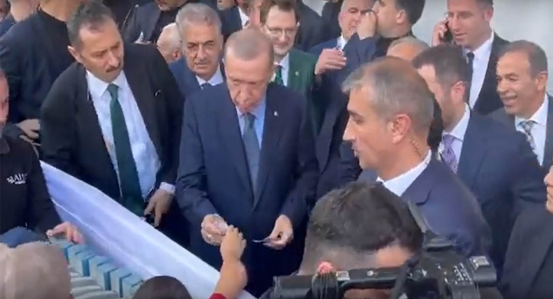 Cumhurbaşkanı Erdoğan'dan Çocuklara 200 Tl. Harçlık