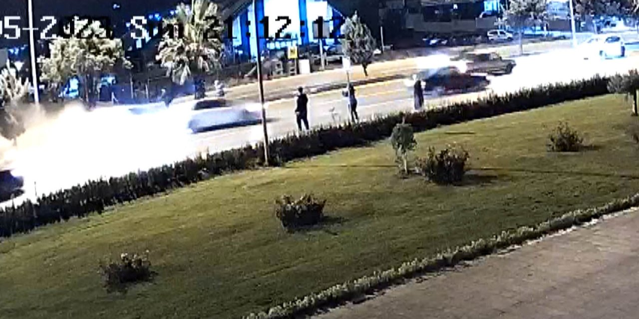 Kahramanmaraş'ta 3 Aracın Karıştığı Kaza Kamerada; 1 Yaralı