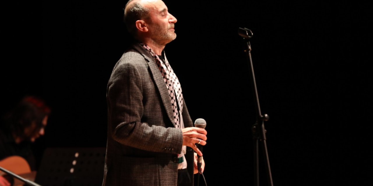 Şarkıcı Ömer Karaoğlu Başakşehir'de Sahne Aldı