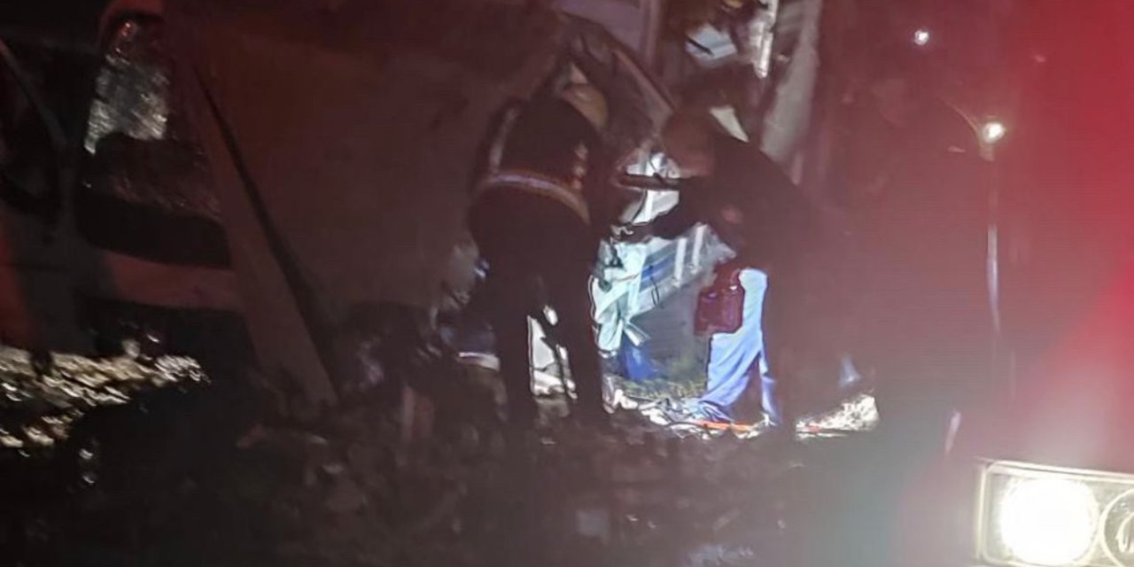 Düğün Dönüşü Kaza; 2 Kuzen Öldü, 1 Ağır Yaralı