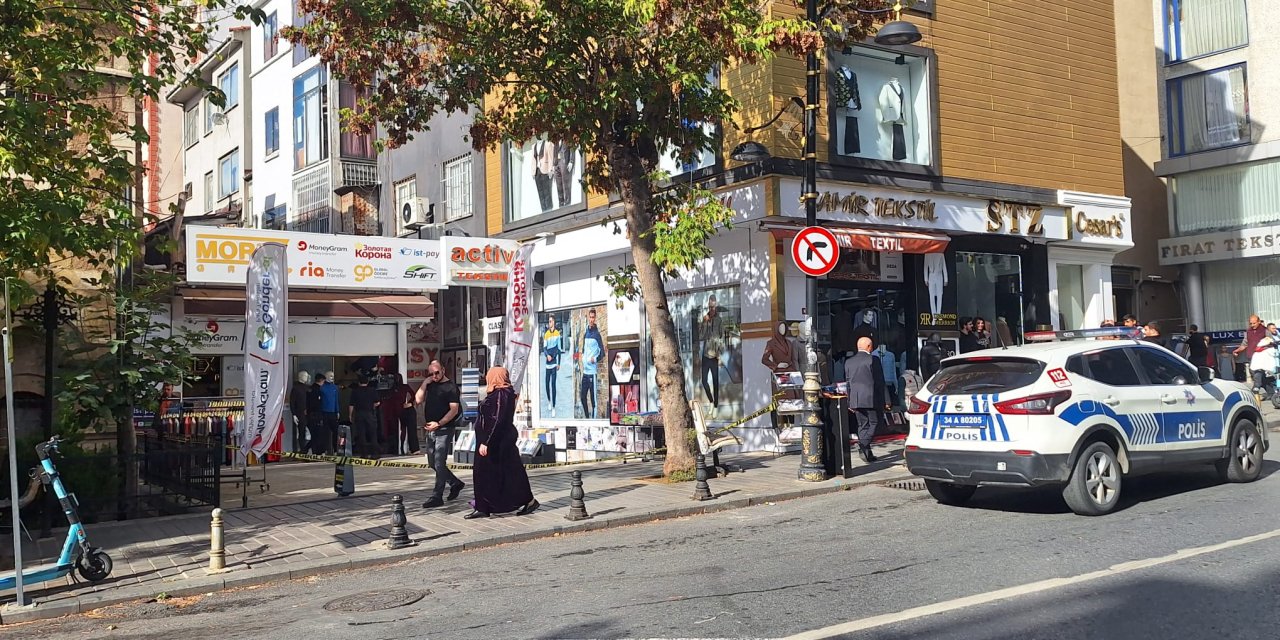 Fatih'te İş Yerini Basıp 2 Kişiyi Silahla Yaraladı