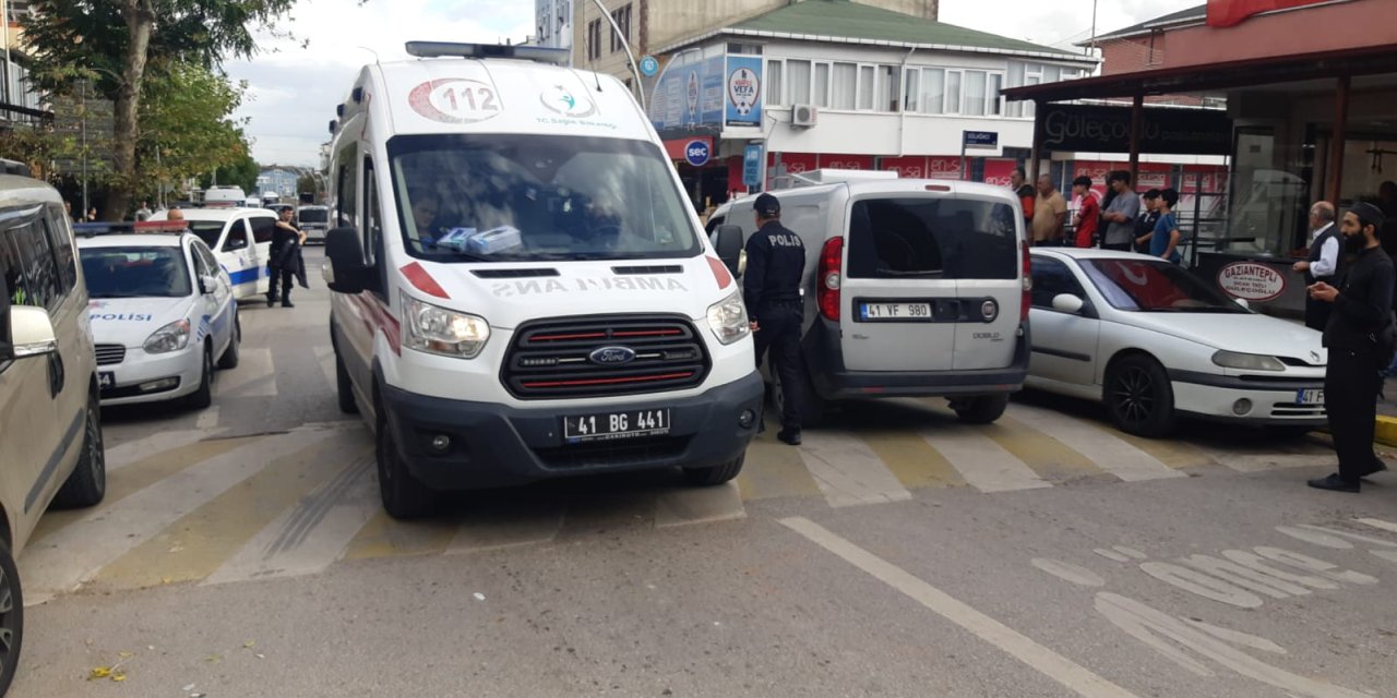 Husumetlilerin Bıçaklı Kavgası; 3 Yaralı