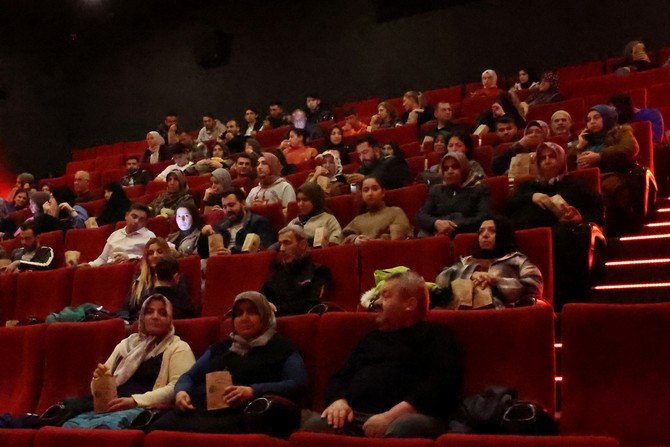 Rize'de Depremzede Çocuklar İçin Sinema Etkinliği Düzenlendi