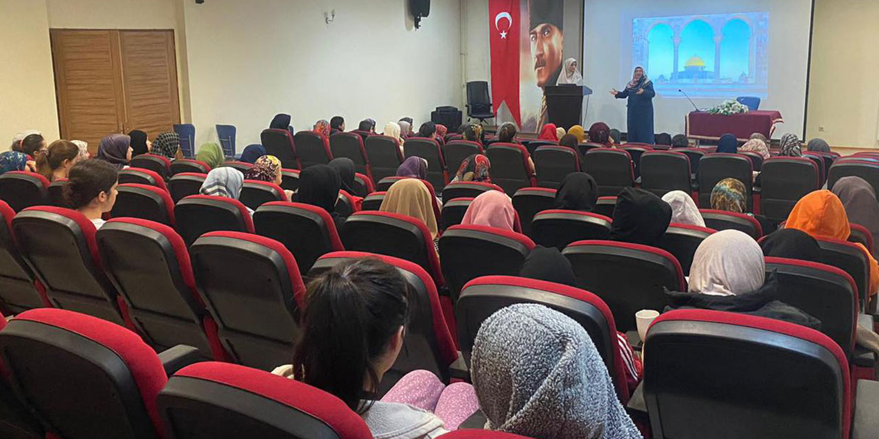 Rize’de Müftülük Danışmanlarından Üniversite Öğrencilerine Kudüs Konferansı