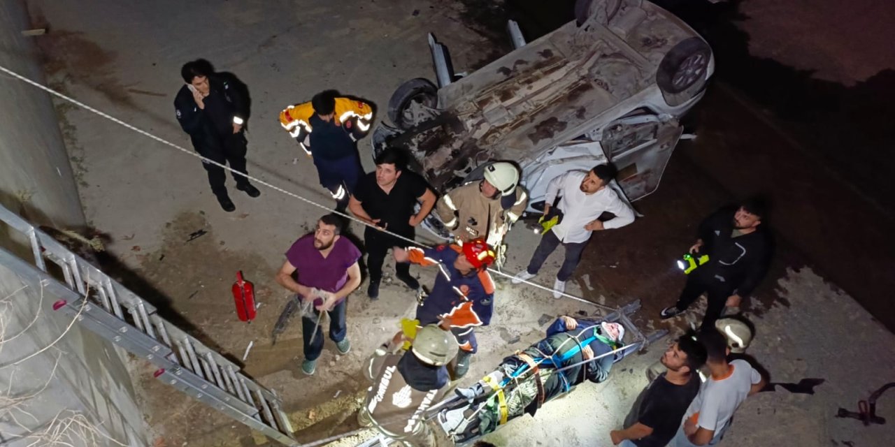 Küçükçekmece'de Kazaya Karışan Otomobillerden Biri Kanala Düştü: 1 Ağır 6 Yaralı