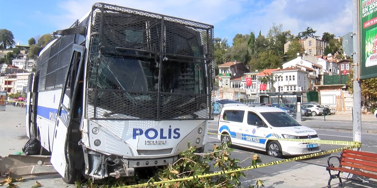 Sarıyer'de Polisleri Taşıyan Otobüs Denize Düşmekten Son Anda Kurtuldu