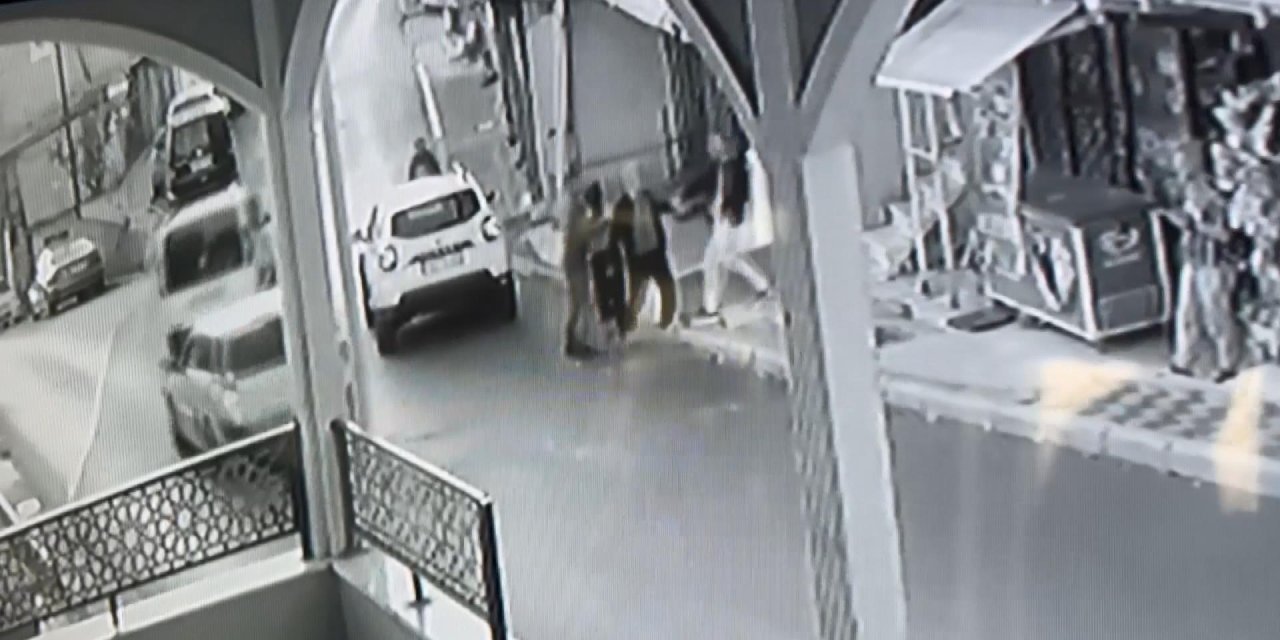 Maltepe’de Akrabalar Arasında Bıçaklı Kavga