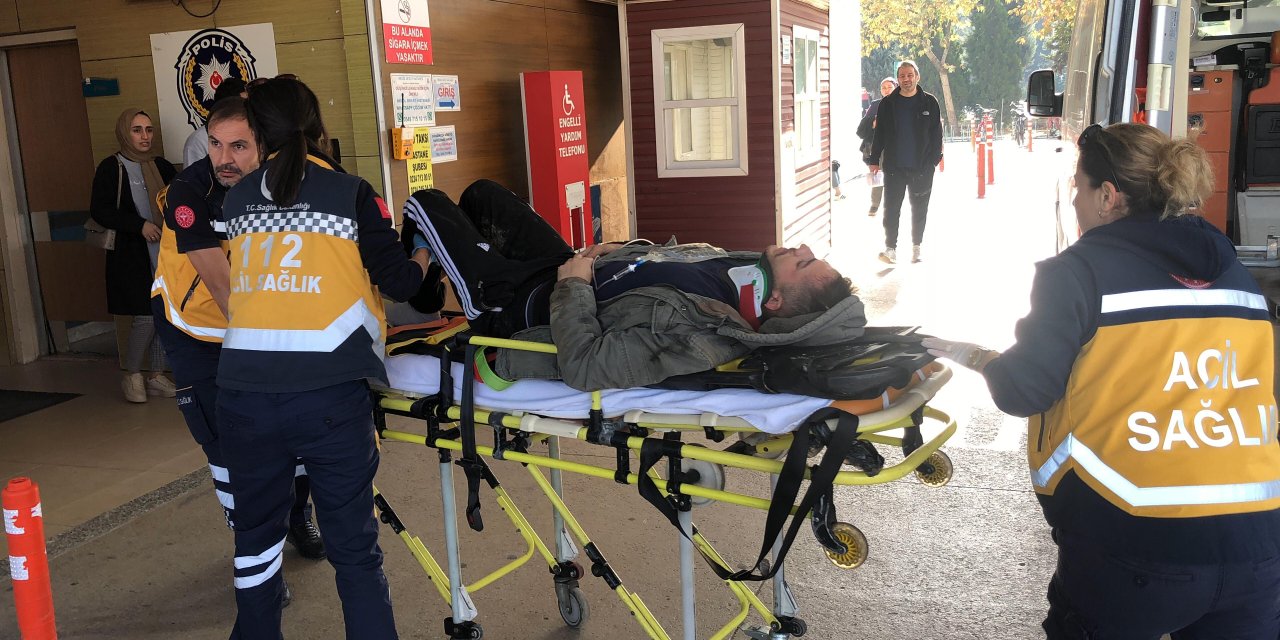 Arızasını Bulmaya Çalışırken Hareket Eden Kamyonetinin Altında Kalıp, Yaralandı