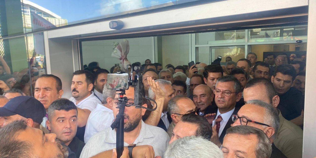 Özgür Özel'e İzmir'de Yoğun İlgi