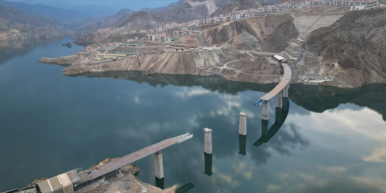 Artvin'de 90 kilometrelik yolu 16 kilometre kısaltacak viyadüğün yüzde 65'i tamamlandı