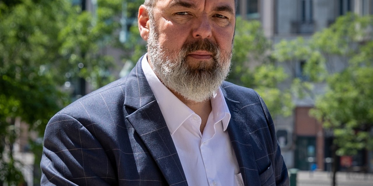 Müze Müdürü, Lgbt İçerikli Sergide Yasaya Uymadığı İçin Görevden Alındı