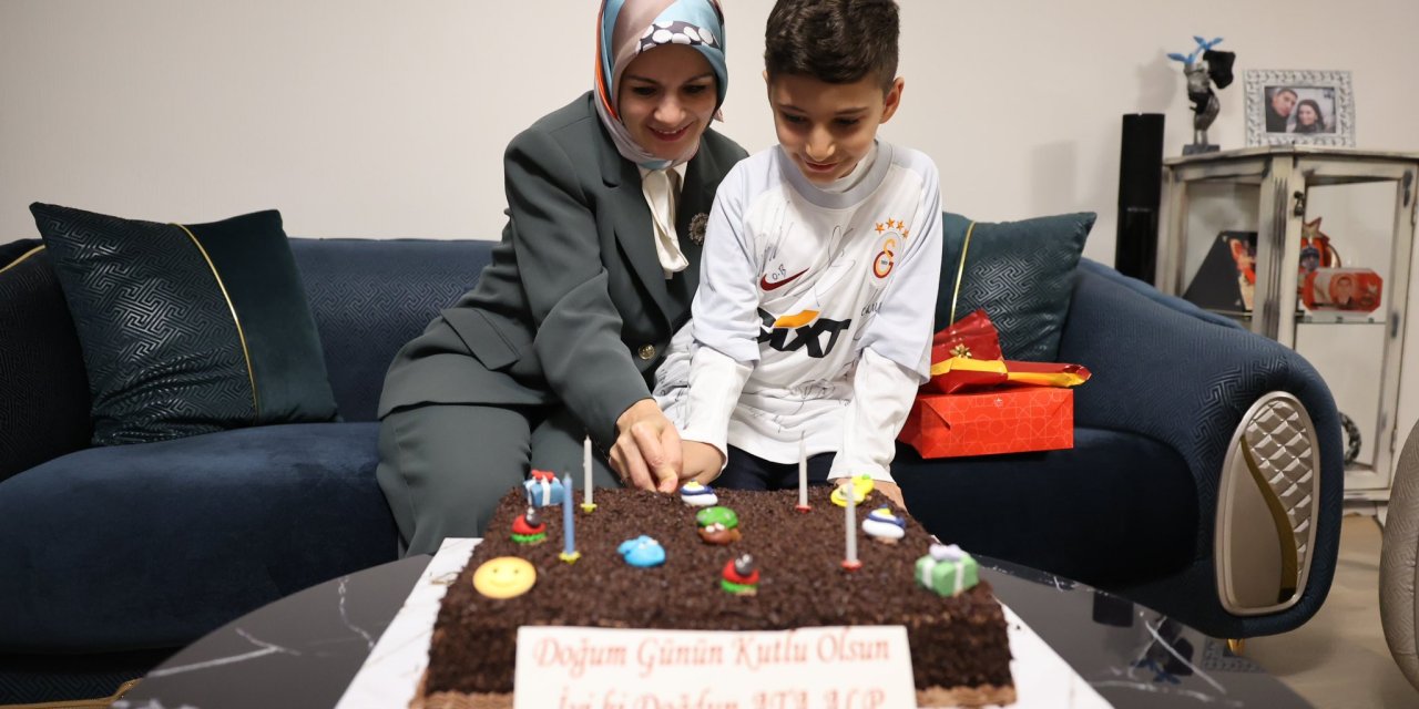 Bakan Göktaş'tan Şehit Yüzbaşı Kocaman'ın Oğlu Alp Ata'ya Doğum Günü Sürprizi