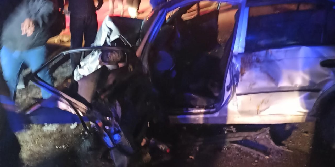 Çorum'da 2 Otomobil Çarpıştı: 2 Ölü, 3 Yaralı