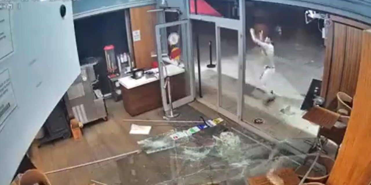 Esenyurt'ta Restoran Zincirinin Şubesine Saldırı