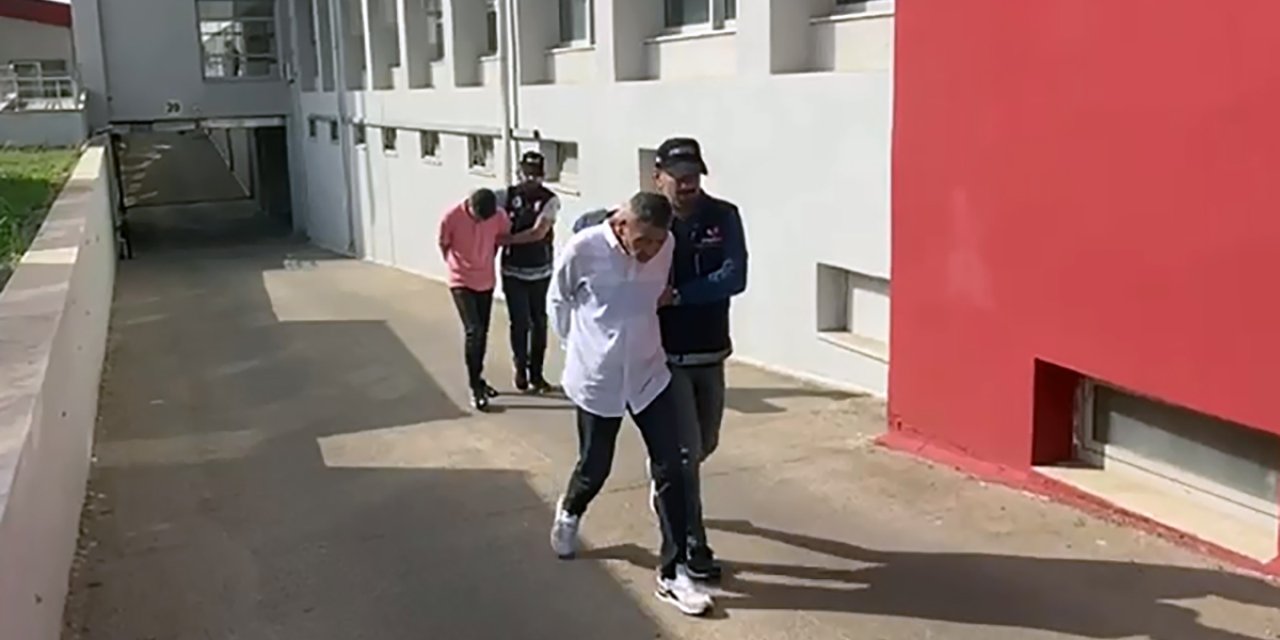 122 Kilo Skunk İle 'Dur' İhtarına Uymayıp Kamyonetle Kaçtı; Polis Lastiğe Ateş Ederek Yakaladı