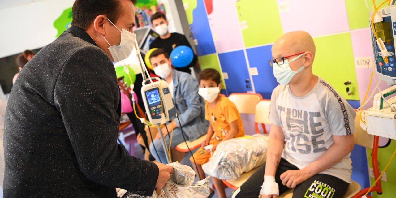 Tuzla Belediyesi Gençlik Merkezi Öğrencileri Lösemili Çocukları Ziyaret Etti