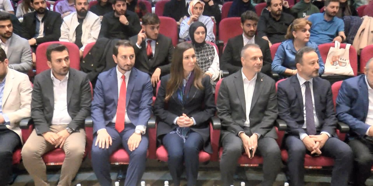 Üsküdar'da Ak Parti Gençlik Kolları Tarafından Şehircilik Zirvesi Gerçekleştirildi