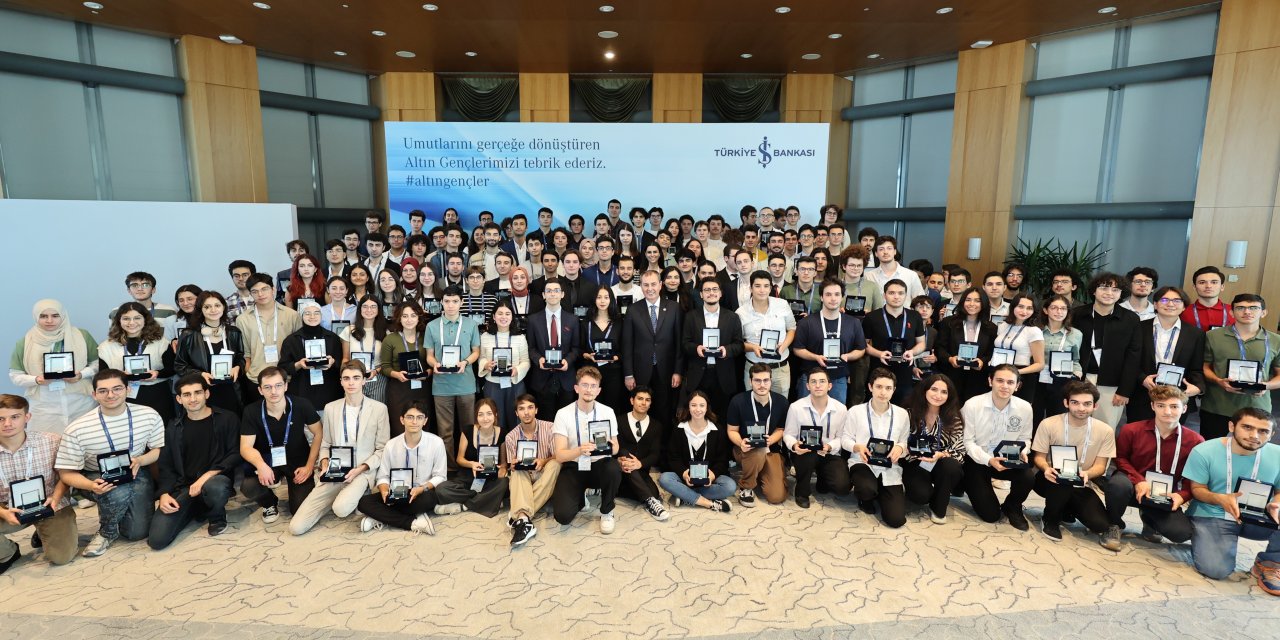 İş Bankası'ndan Yks'de Üstün Başarı Gösteren Öğrencilere Ödül Verildi