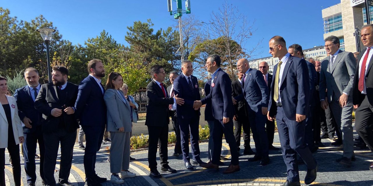 Özgür Özel: Bu Bir Sansür Yasasıdır