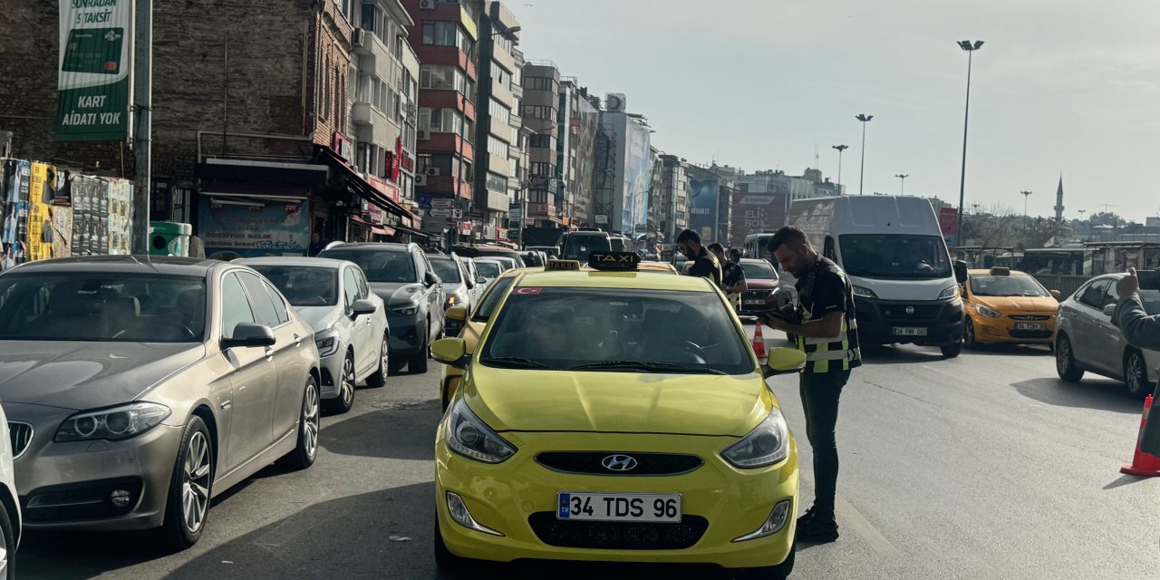 Kadıköy'de Taksi Denetimi: 12 Şoföre Ceza Kesildi