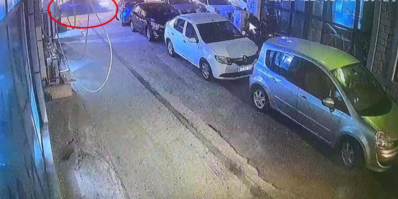 Kazada Savrulan Otomobilin Kaldırıma Sıkıştırdığı Yayanın Bacağı Koptu (2)