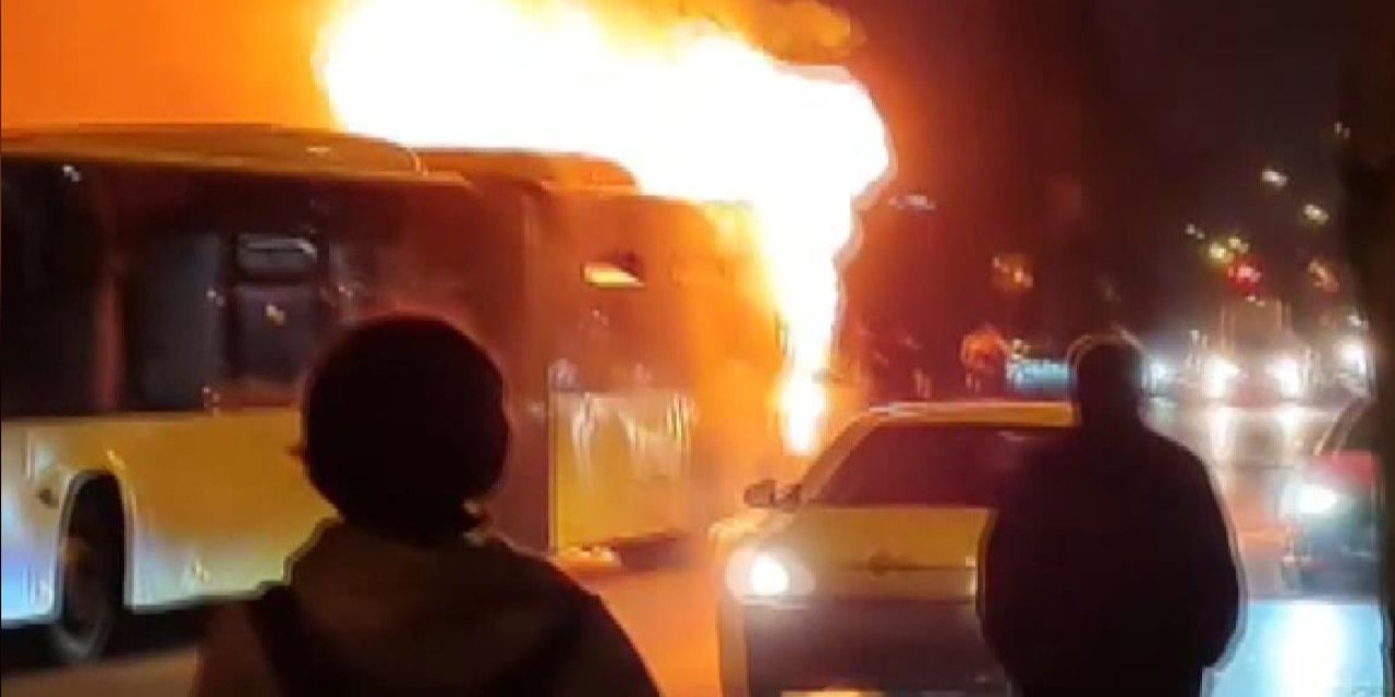 Başakşehir'de Seyir Halindeki İett Otobüsü Alev Alev Yandı-1