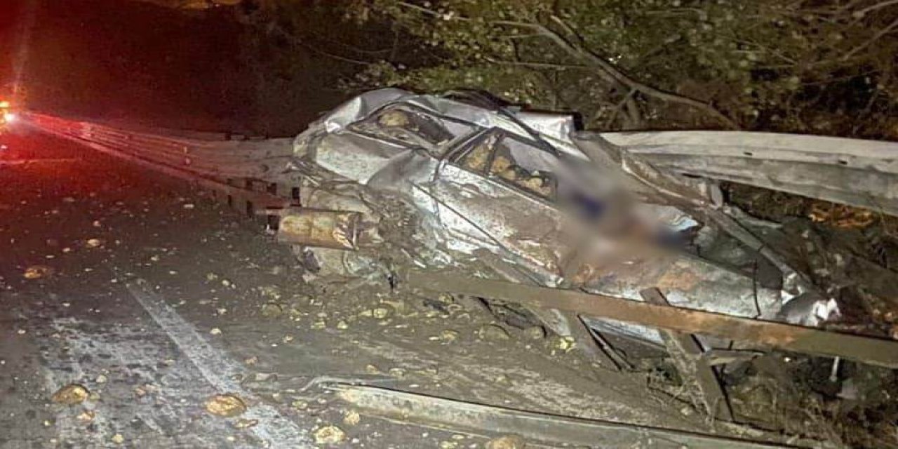 Otomobile Çarpan Tır Devrilip, 400 Metre Sürüklendi: 1 Ölü, 2 Yaralı