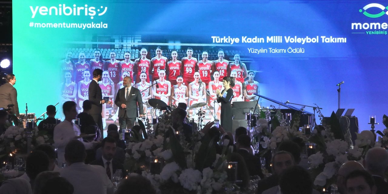 Yenibiriş Momentum 24 İş Zirvesi; '100 Yıl Değer Ödülleri' Takdim Edildi