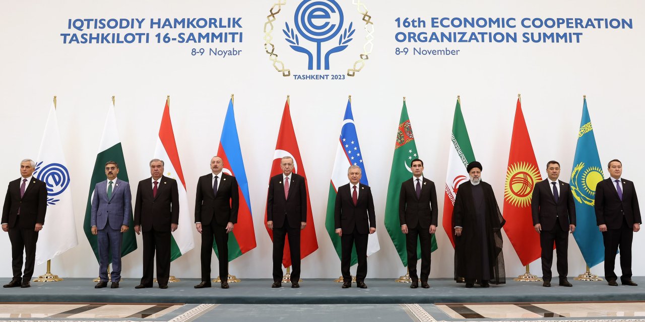 Erdoğan, Ekonomik İşbirliği Teşkilatı Aile Fotoğrafı Çekimine Katıldı