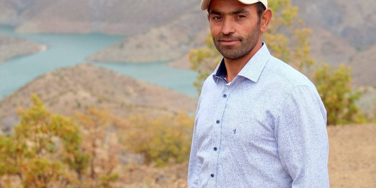 Deprem Enkazında Şahit Olduğu Acıya, Şarkı Yazdı