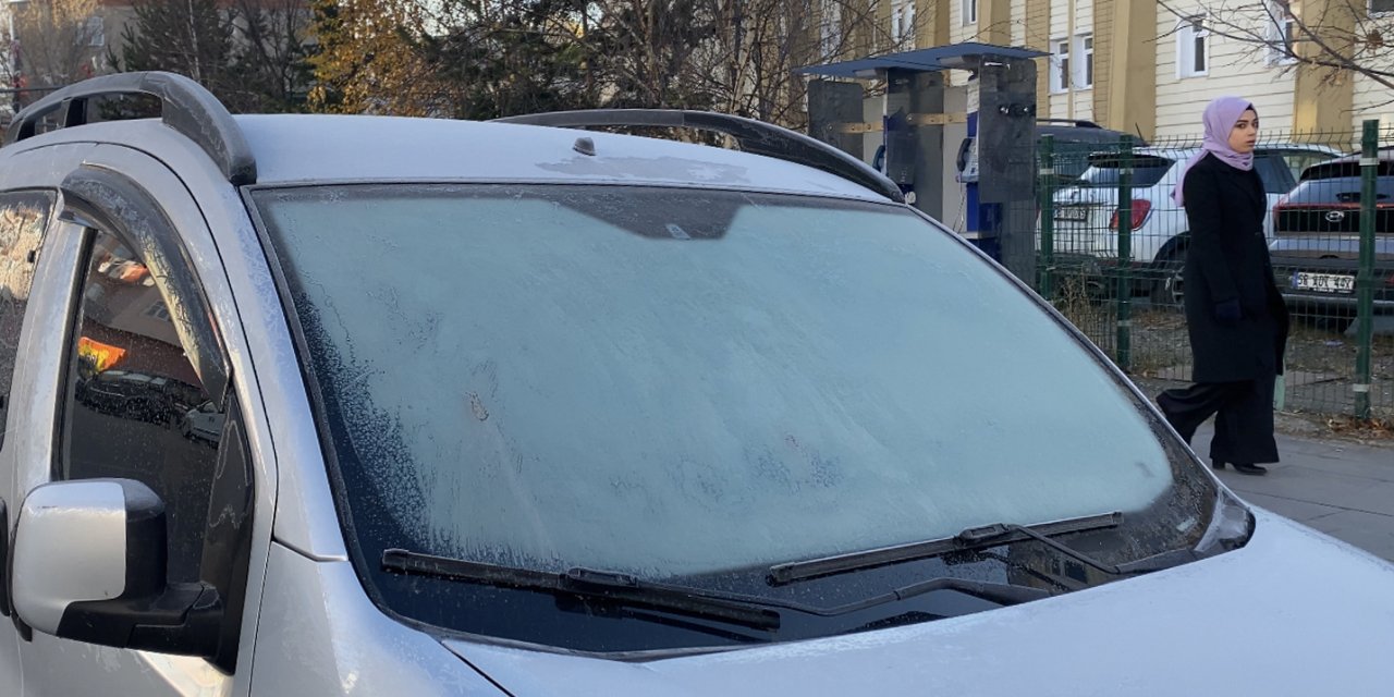 Ardahan’da Araçların Camları Buz Tuttu