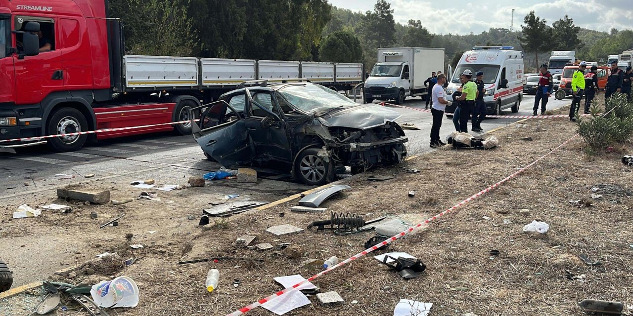 Muğla'da Yolcu Otobüsü İle Otomobil Çarpıştı; 1 Ölü, 3 Yaralı