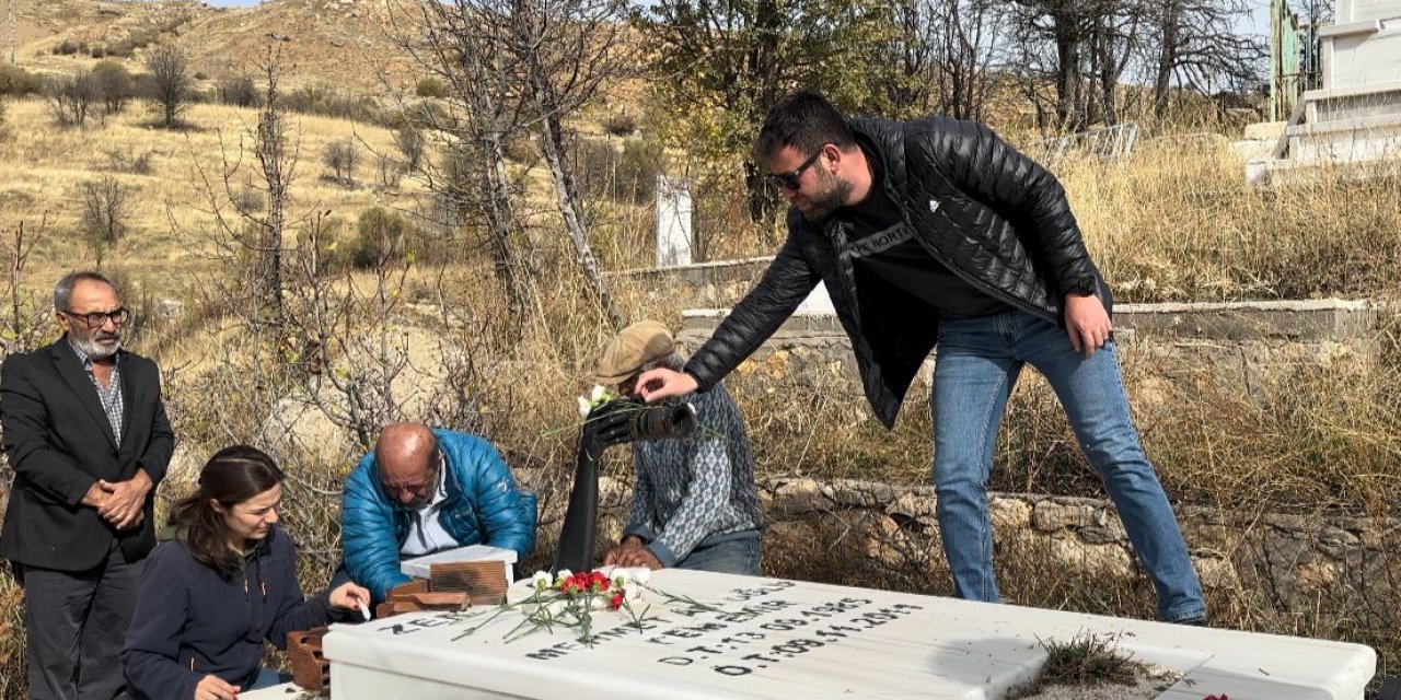 Depremde Hayatını Kaybeden Dha Muhabiri Cem Emir Anıldı